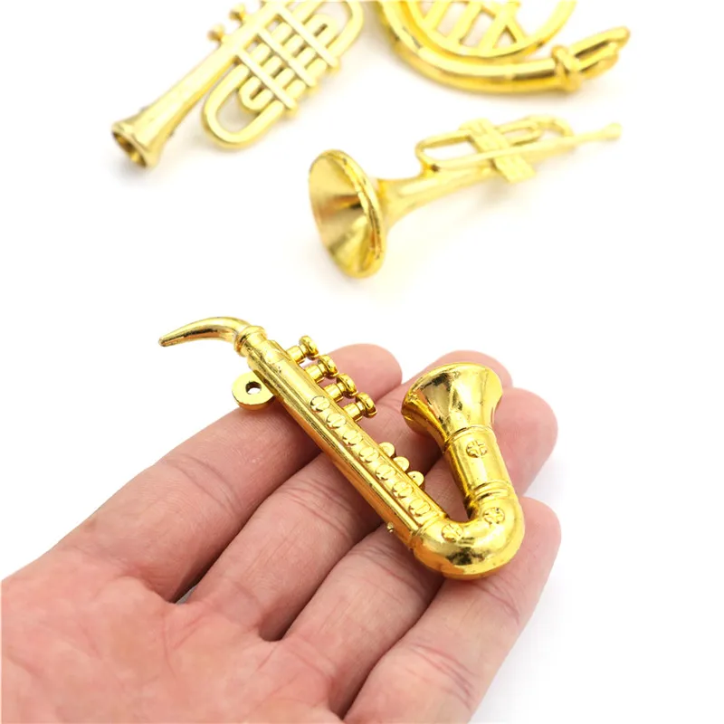 1 Adet Plastik Enstrüman Modeli Sahne Aksesuarları Mini Taşınabilir Yaratıcı Trompet Saksafon 1: 12 Evcilik Minyatür