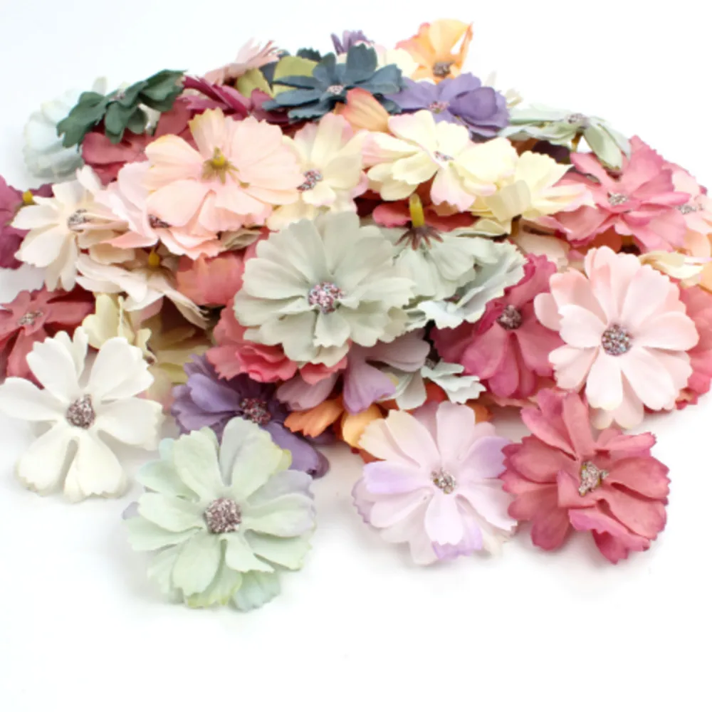 100 adet Sahte Çiçekler Kafaları El Sanatları İçin Yapay İpek Çiçekler DIY Çelenk Aksesuarları DIY Tatil Parti Ev Dekorasyon