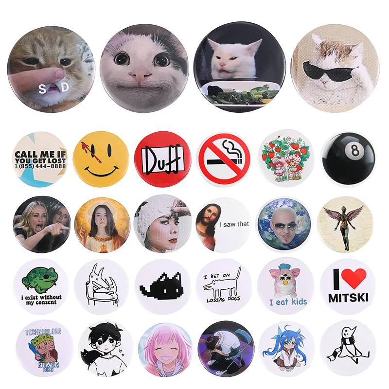 28 Stilleri Eğlenceli Kedi Yuvarlak Teneke Yaka İğneler Düğme Giyim Dekorasyon Broş Emaye Rozetleri Karikatür Anime Takı Hediye