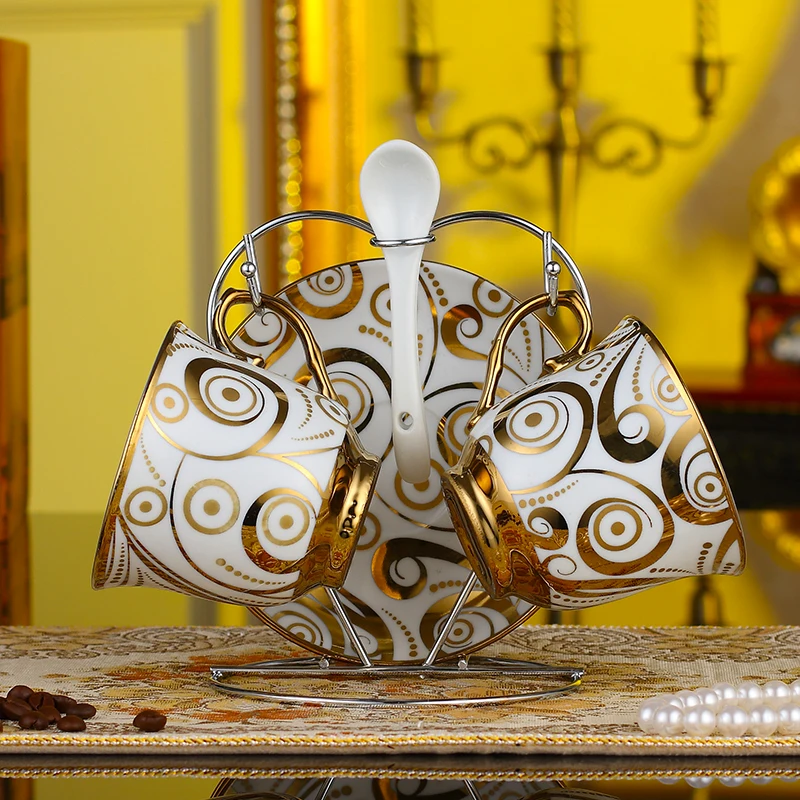 Avrupa tarzı porselen kahve fincanı high-end phnom penh yaratıcı 2 takım kemik porselen kahve fincanı tabağı kaşık kemer raf