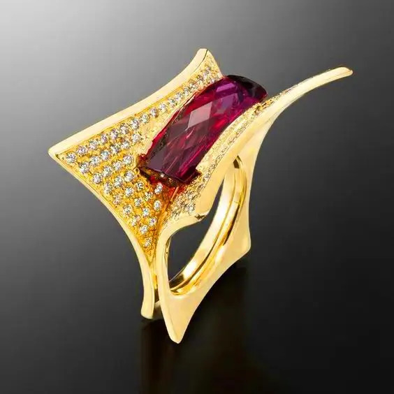 Hainon Moda Altın Renk Nişan Yüzüğü Kadın Kırmızı Kristal Zirkon Kübik Bayanlar alyanslar Kadınlar Takı için