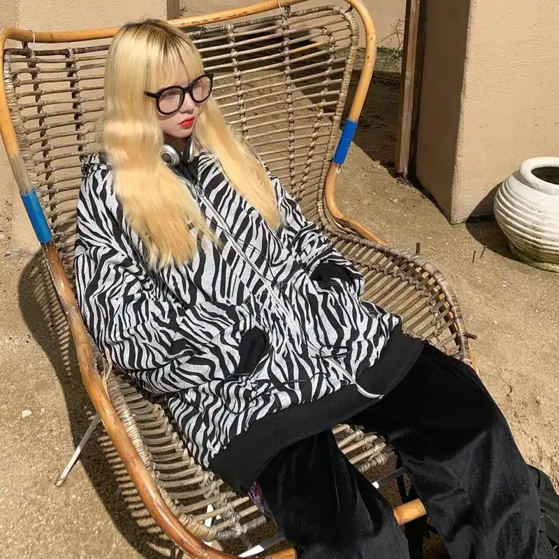 Ilkbahar Sonbahar İnce Kazak Kadınlar Büyük Boy Streetwear Karikatür Zebra Çizgili Harajuku fermuarlı kapüşonlu svetşört Ins Ceket Tüm Maç Üstleri